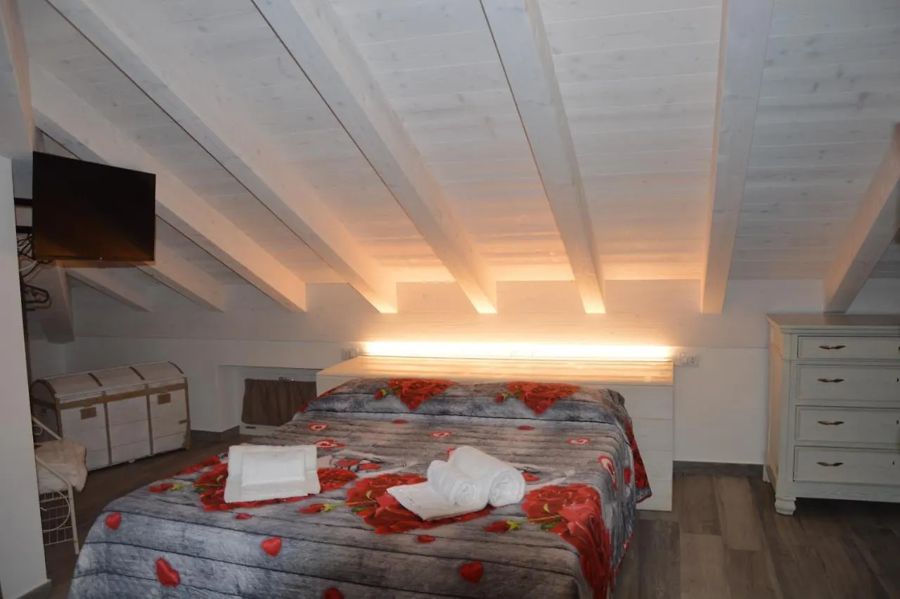 Apartment White Suite - Jacuzzi, Swimming Pool & Lake View Lezzeno Italy