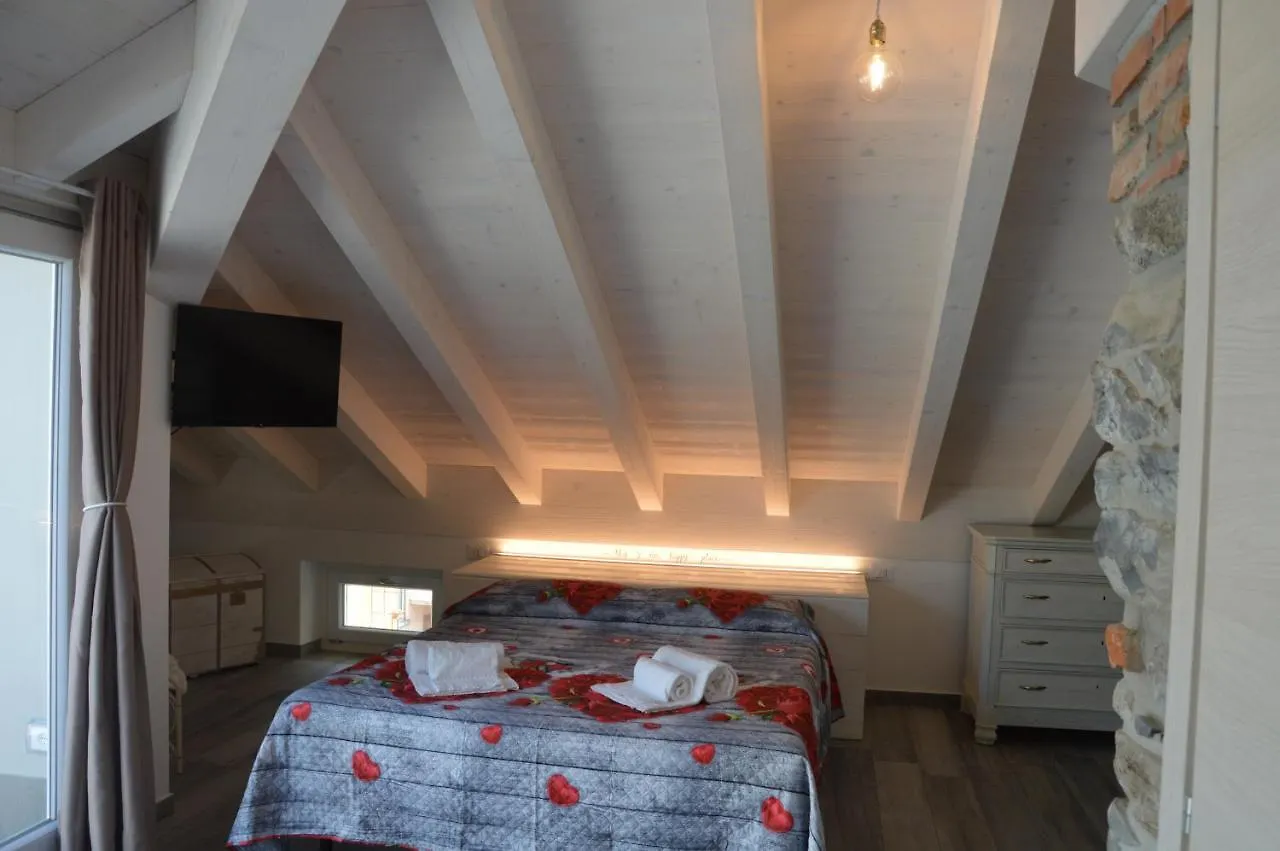 White Suite - Jacuzzi, Swimming Pool & Lake View Lezzeno 0*,  Italy