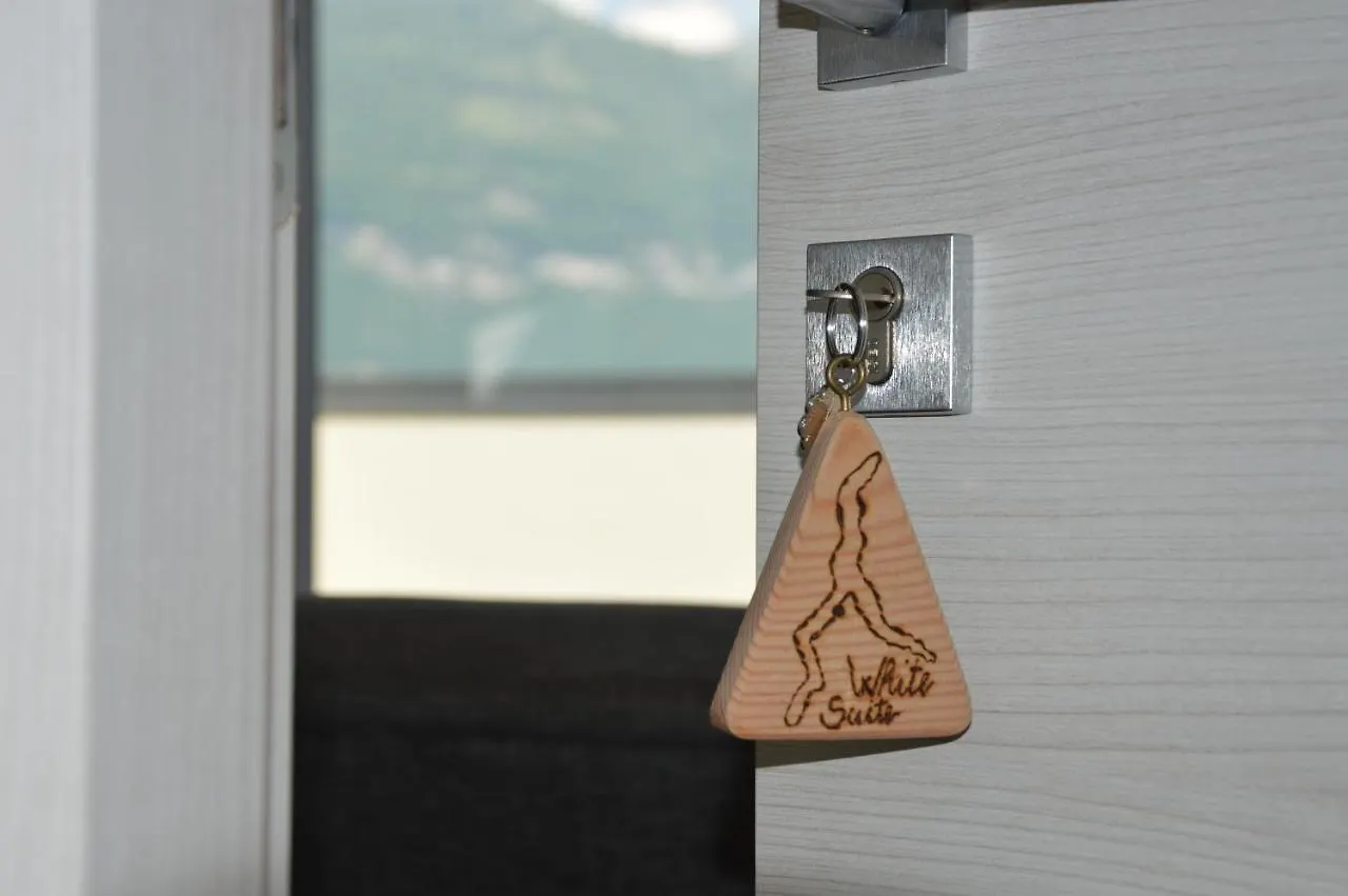White Suite - Jacuzzi, Swimming Pool & Lake View Lezzeno 0*,