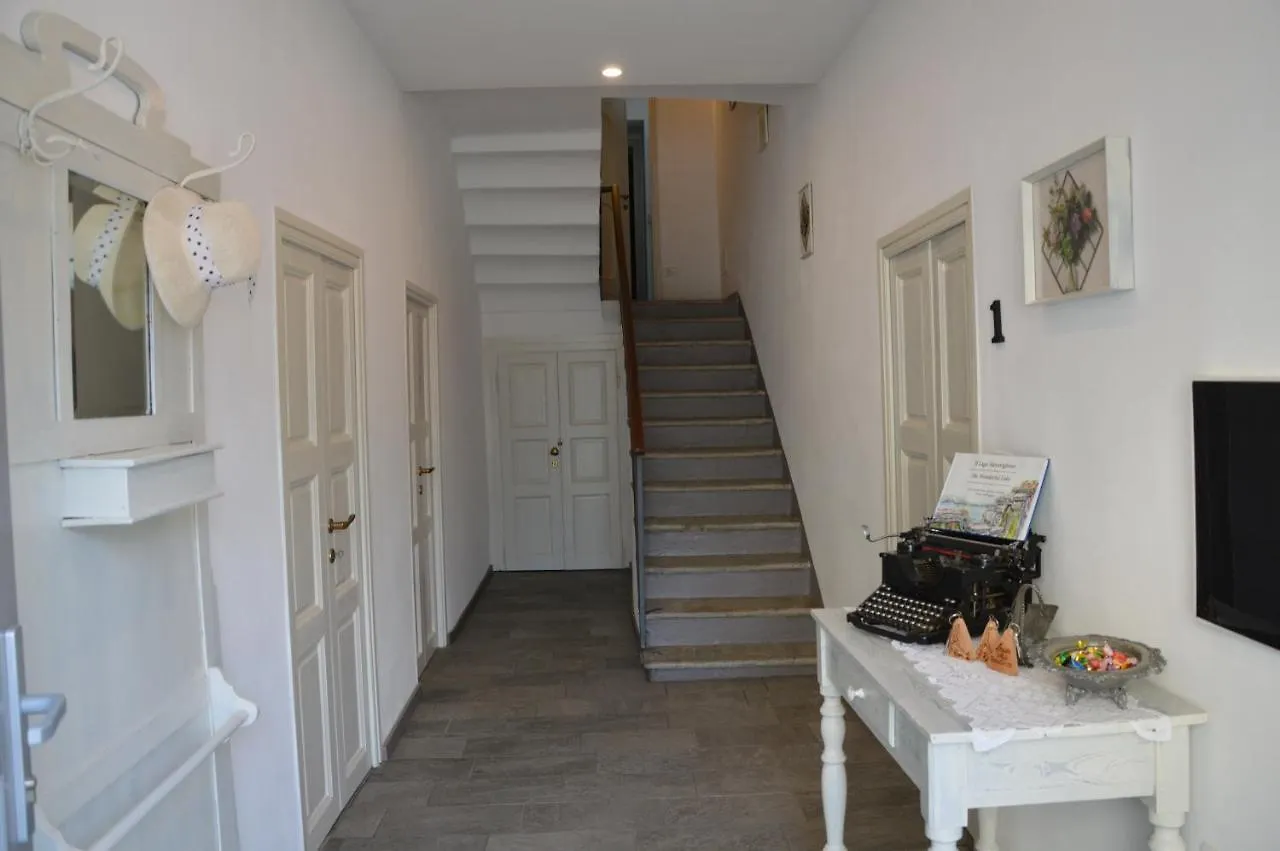 White Suite - Jacuzzi, Swimming Pool & Lake View Lezzeno 0*,  Italy