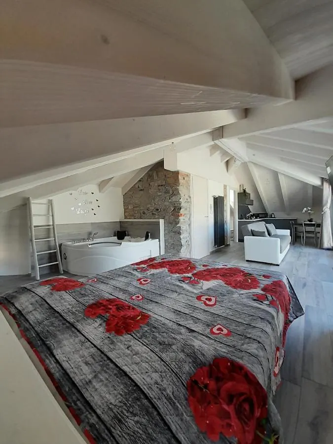 White Suite - Jacuzzi, Swimming Pool & Lake View Lezzeno Apartment